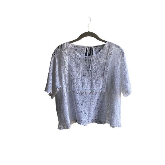Zara women’s white lace embroidered contrast top ￼
Size medium ￼ - Picture 1 of 4